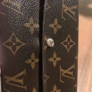 Louis Vuitton Sarah Tri fold monogram wallet 💕